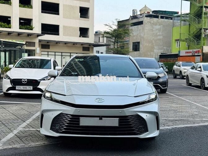 Toyota Camry 2.5 HEV Top 2025 - 8000km