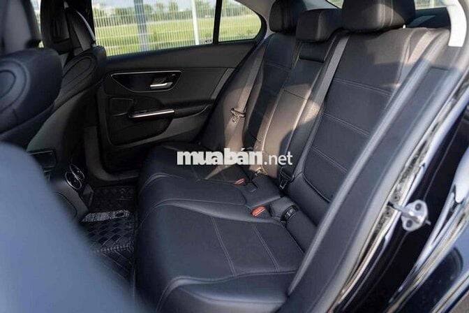 Mercedes Benz C Class 2022 C200 Avantgarde - 36000