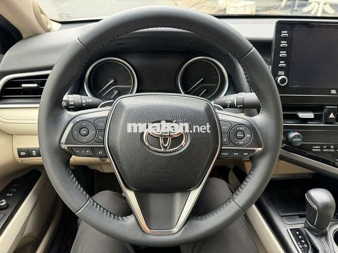 Bán xe Toyota Camry 2.5Q 2023 màu đen