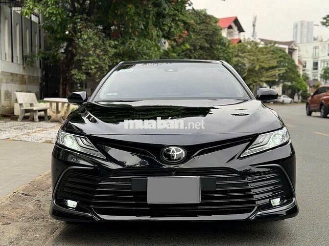 Bán xe Toyota Camry 2.5Q 2023 màu đen