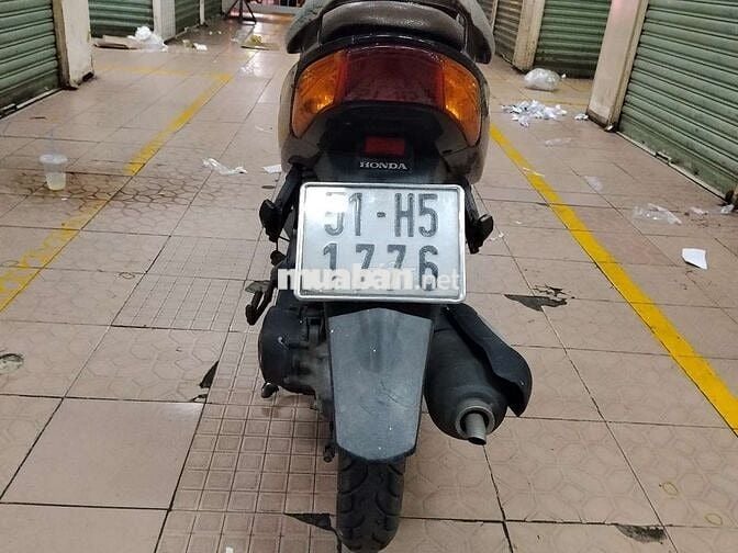 Bán xe click 110, màu đen.