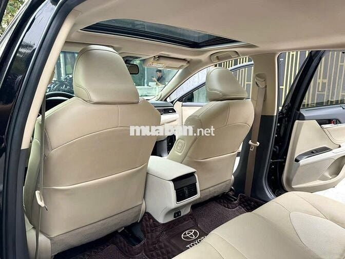 Bán xe Toyota Camry 2.5Q 2023 màu đen