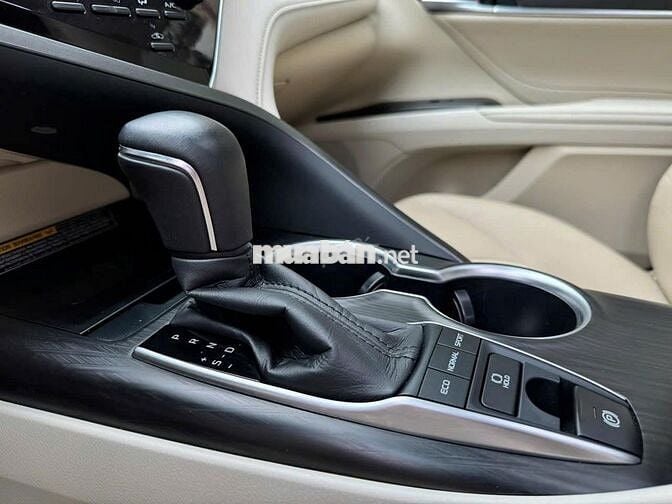 Bán xe Toyota Camry 2.5Q 2023 màu đen