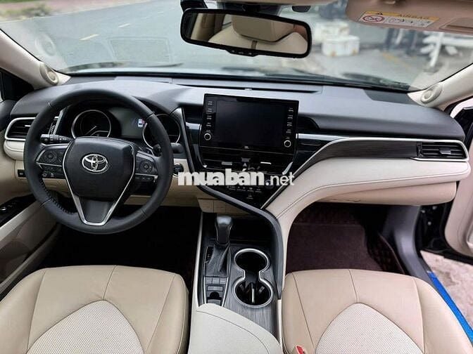Bán xe Toyota Camry 2.5Q 2023 màu đen