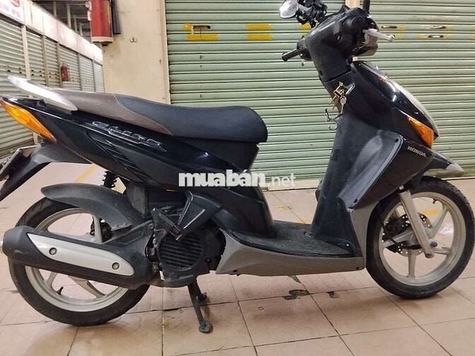 Bán xe click 110, màu đen.