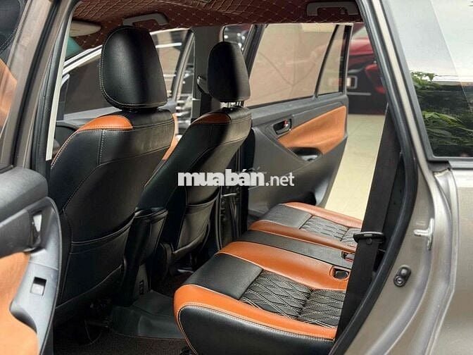 Toyota Innova E số sàn màu đồng 2016 xe gia đình