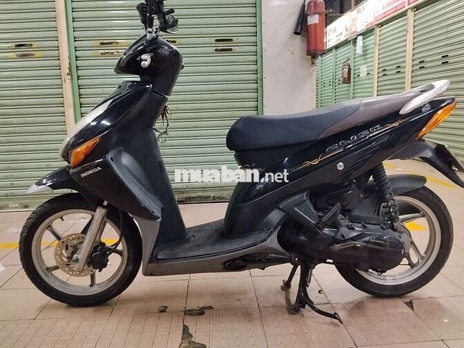 Bán xe click 110, màu đen.