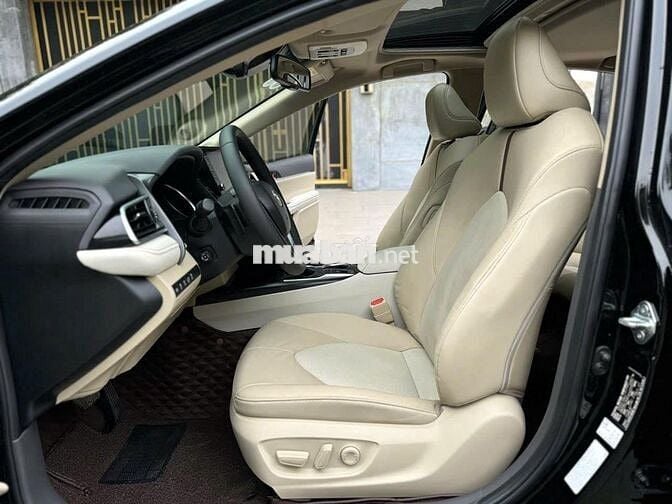 Bán xe Toyota Camry 2.5Q 2023 màu đen