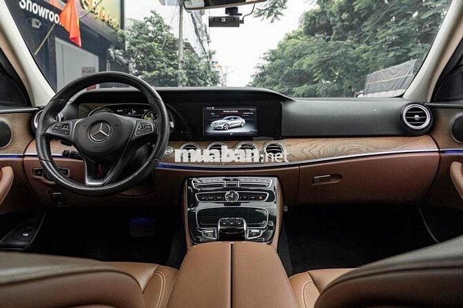 Mercedes E200 ĐKLĐ 2018 - Trắng/Nâu - Zin Đẹp