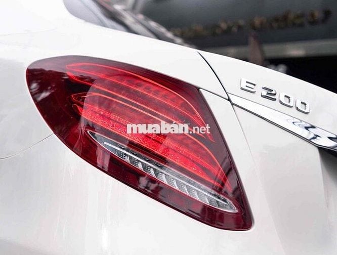Mercedes E200 ĐKLĐ 2018 - Trắng/Nâu - Zin Đẹp