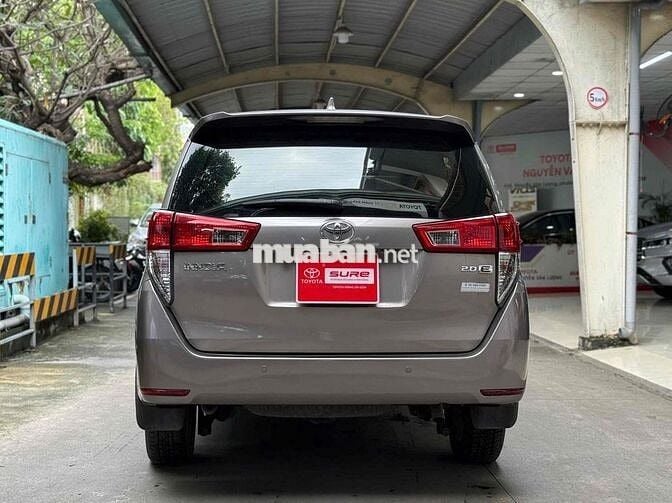 Toyota Innova E số sàn màu đồng 2016 xe gia đình