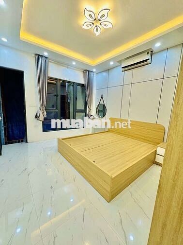 Bán nhà Tân Mai 30m2, 3 ngủ - ngõ thông 10m ra ô tô, giá 3.9 tỷ