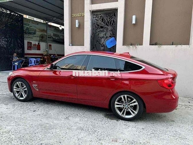 BMW 3 Series 2017 320i GT - 70000 km