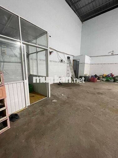 Kho mới cho thuê (9m x 16m) có sẵn 3 pha đường xe tải tới nơi
