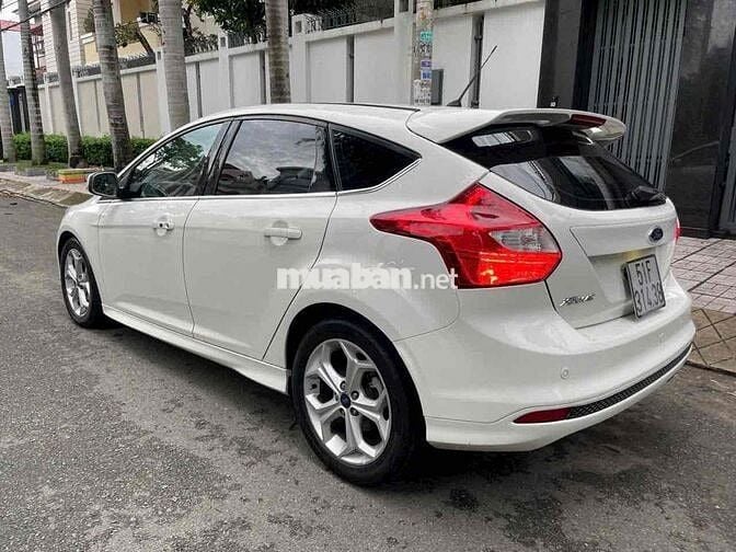 Bán FORD FOCUS 2.0 SPORT 2015 , màu trắng, 5 cửa