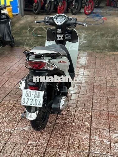 sh mode xám xi măng 2025