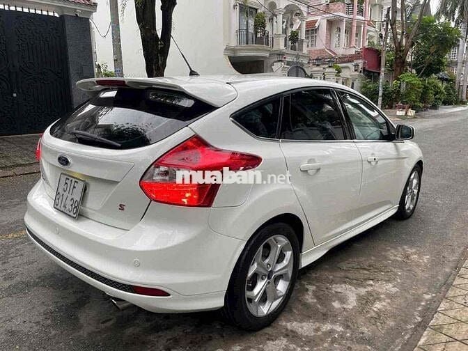 Bán FORD FOCUS 2.0 SPORT 2015 , màu trắng, 5 cửa
