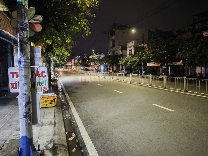 Cho thuê nhà mặt tiền số 10 Kênh Tân Hóa, Quận Tân Phú