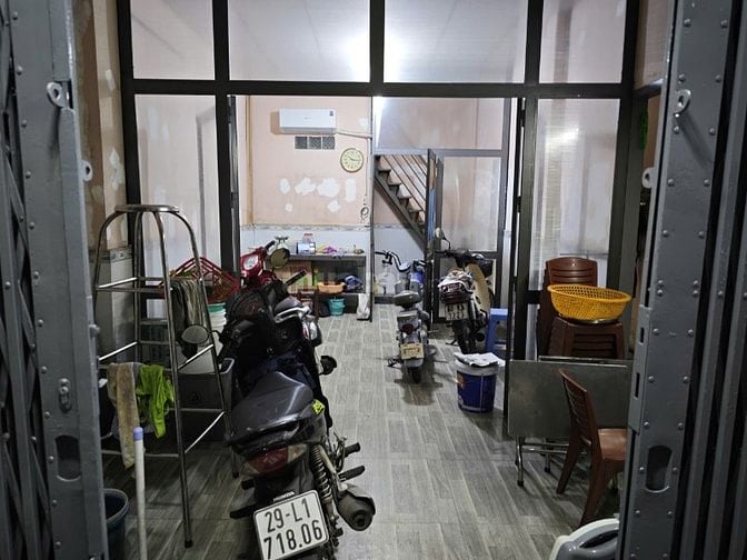 Cho thuê nhà mặt tiền số 10 Kênh Tân Hóa, Quận Tân Phú