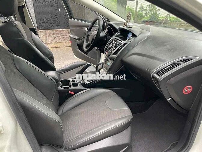 Bán FORD FOCUS 2.0 SPORT 2015 , màu trắng, 5 cửa