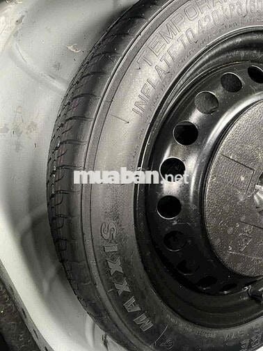 Bán FORD FOCUS 2.0 SPORT 2015 , màu trắng, 5 cửa