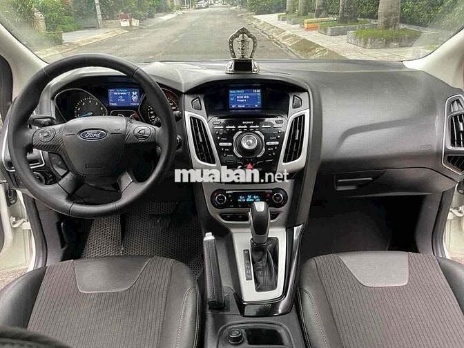 Bán FORD FOCUS 2.0 SPORT 2015 , màu trắng, 5 cửa