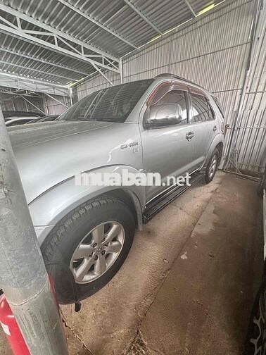 Toyota Fortuner 2009 2.7V 4x4 AT - 290000 km