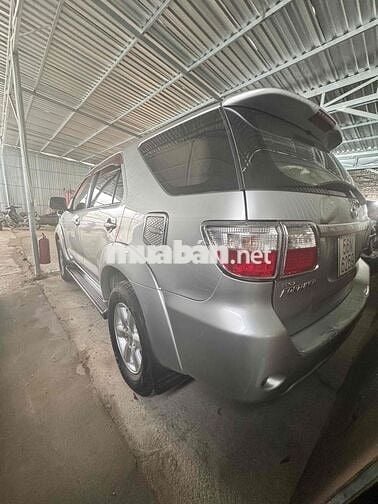 Toyota Fortuner 2009 2.7V 4x4 AT - 290000 km