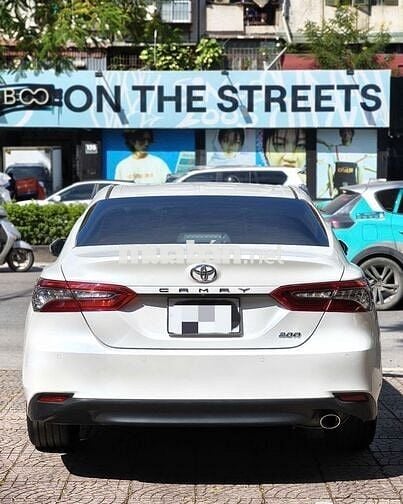 Toyota Camry 2.0Q 2022,Trắng/kem,chạy đúng 4v km