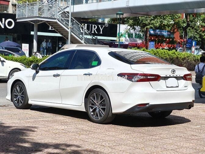 Toyota Camry 2.0Q 2022,Trắng/kem,chạy đúng 4v km