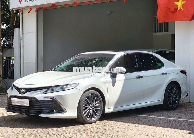 Toyota Camry 2.0Q 2022,Trắng/kem,chạy đúng 4v km