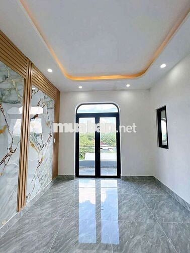 Bán nhà lầu sổ hồng riêng xe hơi trước cửa