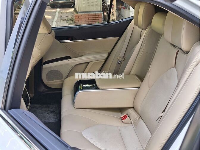 Toyota Camry 2.0Q 2022,Trắng/kem,chạy đúng 4v km