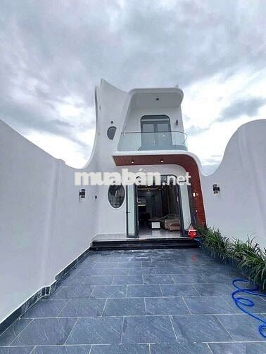Bán nhà lầu sổ hồng riêng xe hơi trước cửa