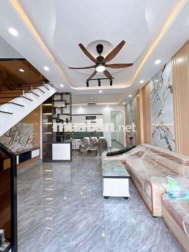 Bán nhà lầu sổ hồng riêng xe hơi trước cửa