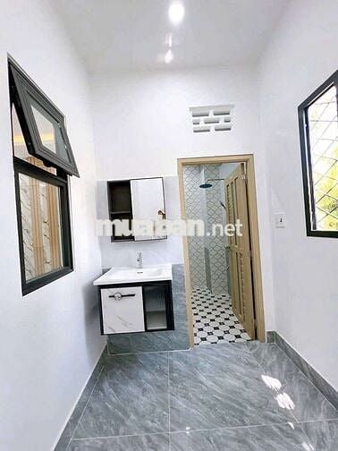 Bán nhà lầu sổ hồng riêng xe hơi trước cửa