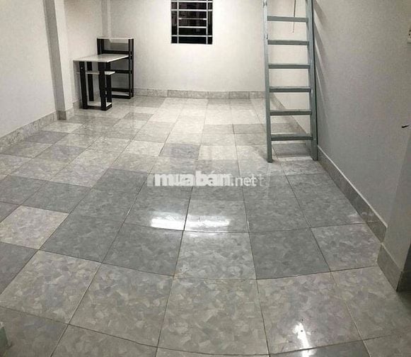 Trống phòng 45m có gác kệ bếp 2 cửa sổ ngay him lam Q7