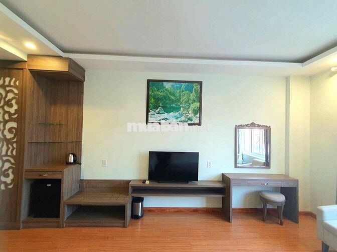 Cho thuê phòng khách sạn 4 sao sát biển, gần Trần Phú, gần chợ,