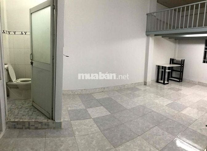 Trống phòng 45m có gác kệ bếp 2 cửa sổ ngay him lam Q7