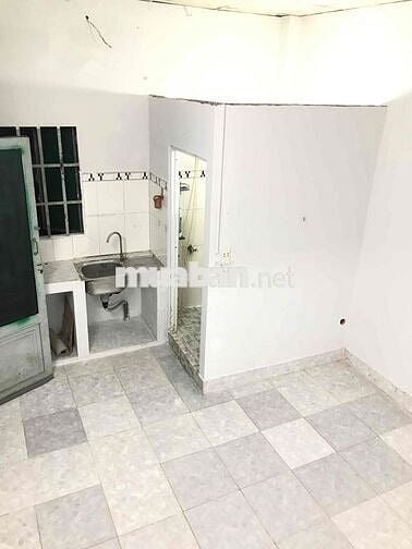 Trống phòng 45m có gác kệ bếp 2 cửa sổ ngay him lam Q7