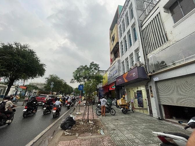 Mặt tiền 5m Sân 70 m lề 7m lý thường kiệt gần Bắc Hải nguyên căn 4Tầng