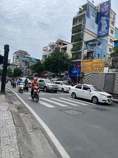 Mặt tiền 5m Sân 70 m lề 7m lý thường kiệt gần Bắc Hải nguyên căn 4Tầng