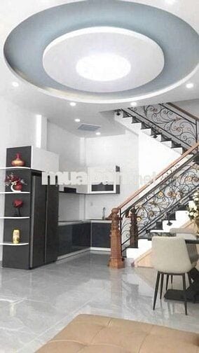 Cho thuê nhà 2 lầu 1 trệt mặ tiền Nguyễn Thị Minh Khai Phú Hòa