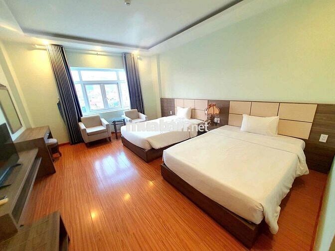 Cho thuê phòng khách sạn 4 sao sát biển, gần Trần Phú, gần chợ,