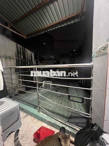 Pass phòng ban công + máy lạnh , dọn ở liền