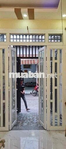 NHÀ MẶT HẺM XE HƠI, CỐT NHÀ ĐẸP KHÔNG DỘT ẨM, KHÔNG GIỚI HẠN NGƯỜI Ở