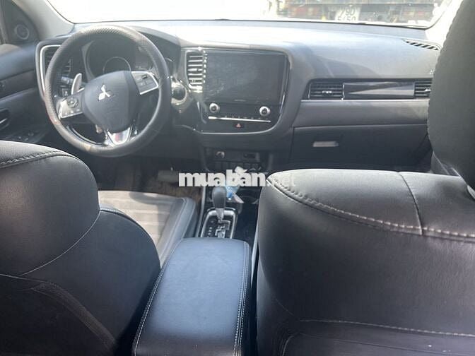 Mitsubishi Outlander 2022 Trắng