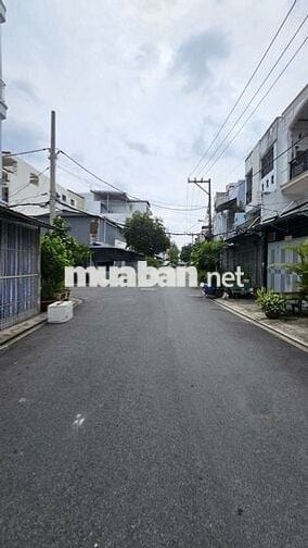 Nhà lầu 2 mặt tiền gần trường học quận Bình Tân