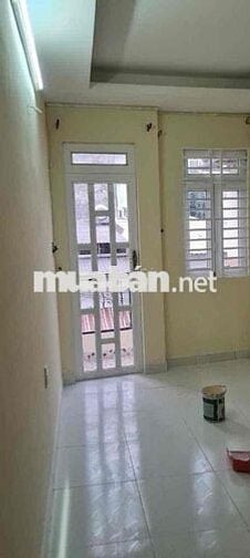 NHÀ MẶT HẺM XE HƠI, CỐT NHÀ ĐẸP KHÔNG DỘT ẨM, KHÔNG GIỚI HẠN NGƯỜI Ở