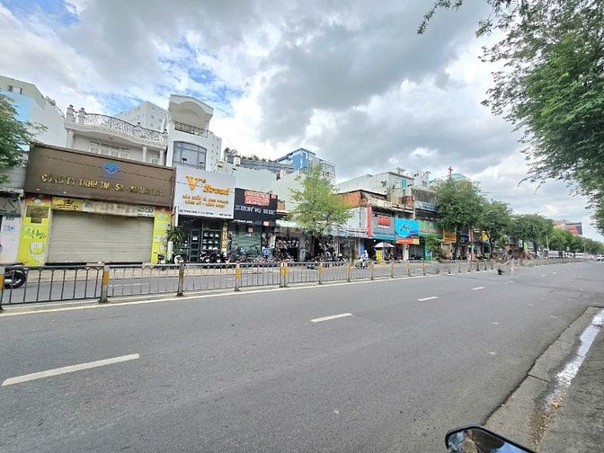 Bán nhà Mặt Tiền Trường CHinh-Tân Bình.DT 4x18- ĐÚc 1 Lầu- CHỉ 17 TỶ